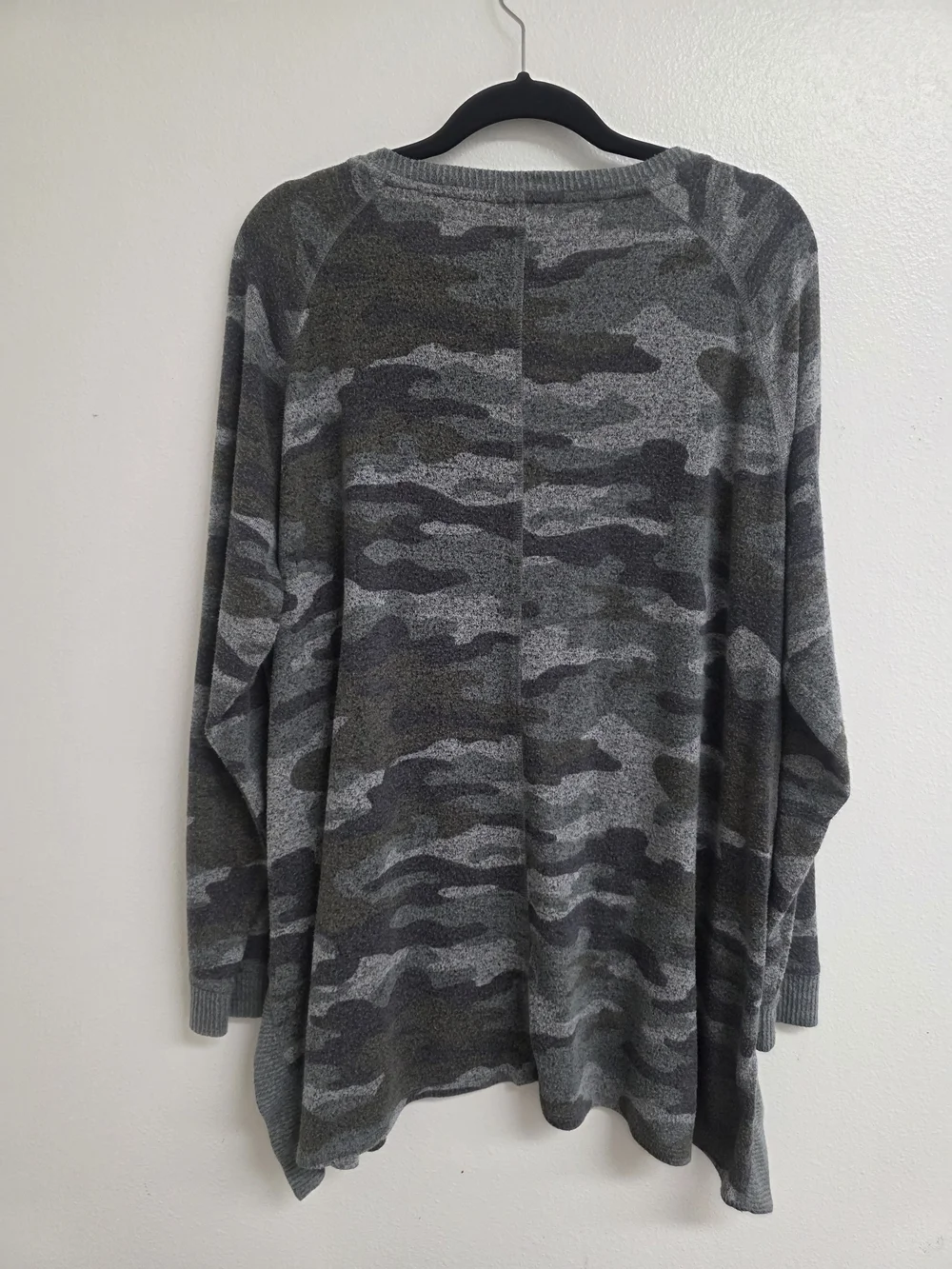 Maurices Gray & Olive Camo V-Neck Sweater (0692)